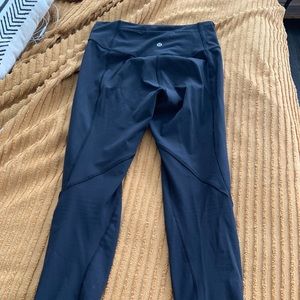 Lululemon size 6 Crop Leggings